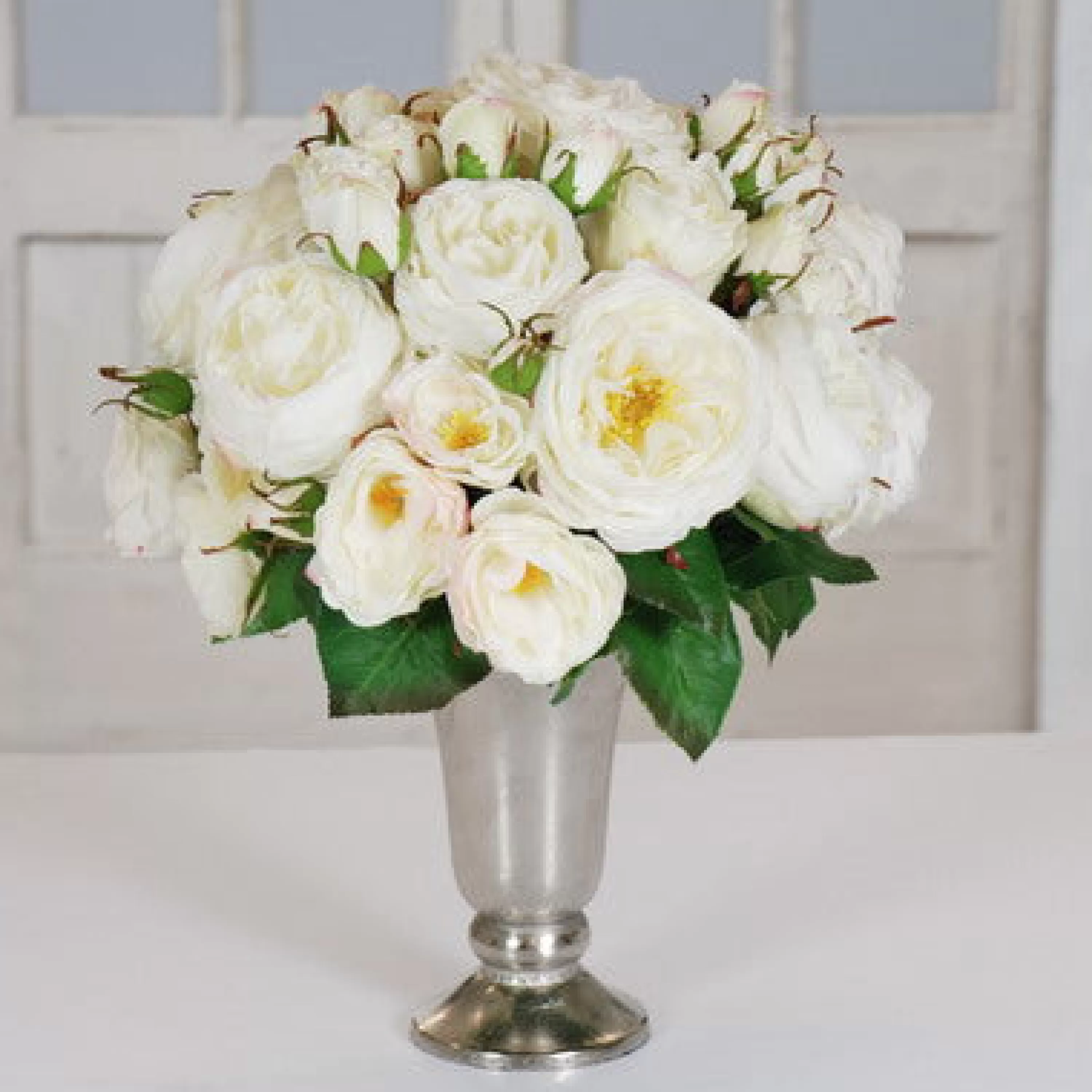 Hot White Roses in Silver Trumpet Case 16" Bianco